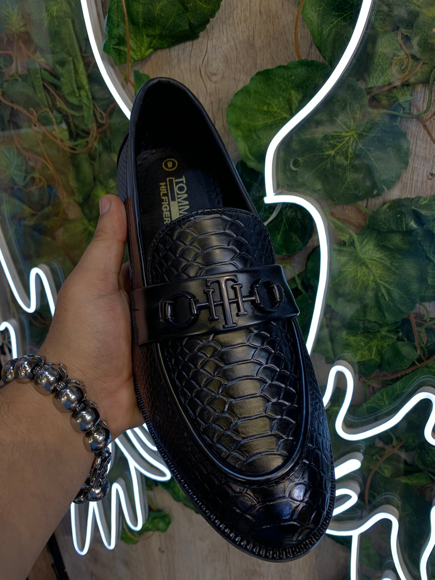 TOM MOT Black Colour Crocodile Pattern Loafer Shoes 987054