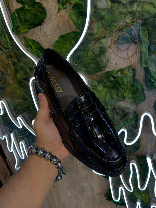 GUC CUG  Black Colour Party Wear Glossy pattern Loafer Shoes 987057