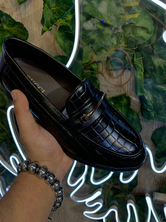 GUC CUG Black Colour Crocodile Pattern Loafer Shoes 987055