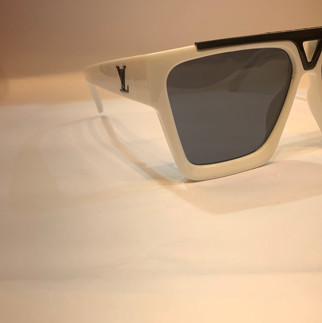 UOL VL  Glossy White Frame Black Shade Unisex Sunglass Z1502 61 13-145